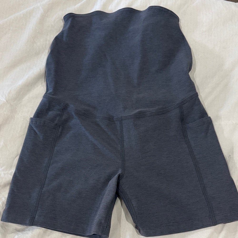NWOT beyond yoga maternity biker shorts